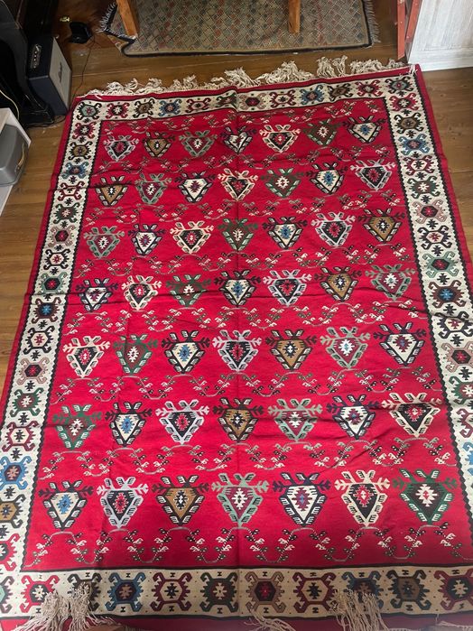 Голям чипровски килим неупотребяван 301 х 233