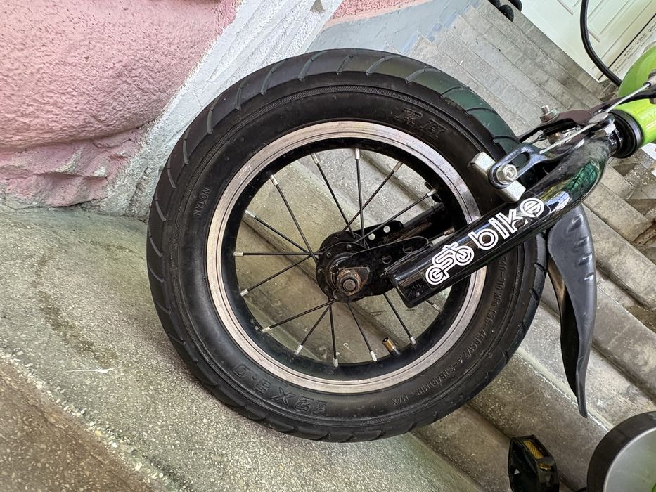 Bicicletă copii GST Bike 12 inch frâne pe disc roți ajutătoare șa reglabilă stare foarte bună anvelope excelente gata de utilizare.fara Frana pe fata