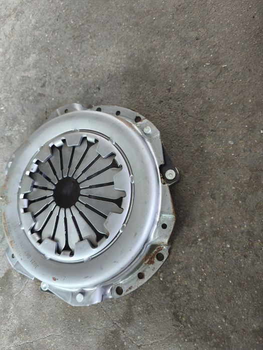 Vând ambreiaj Logan original