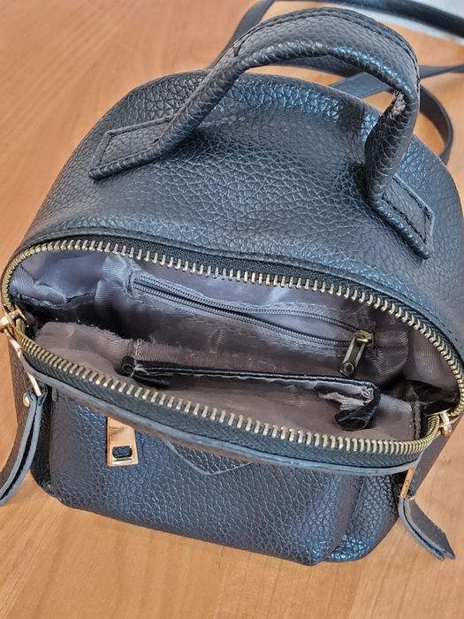 Сумка-рюкзачок чёрная