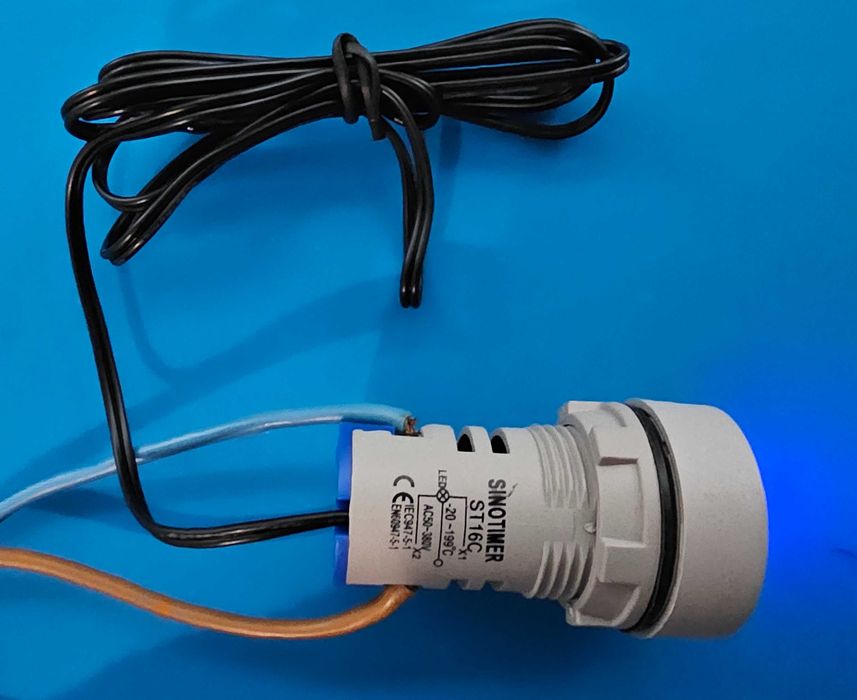 Цифров термометър със сонда 220v , -20 до 120 гр.