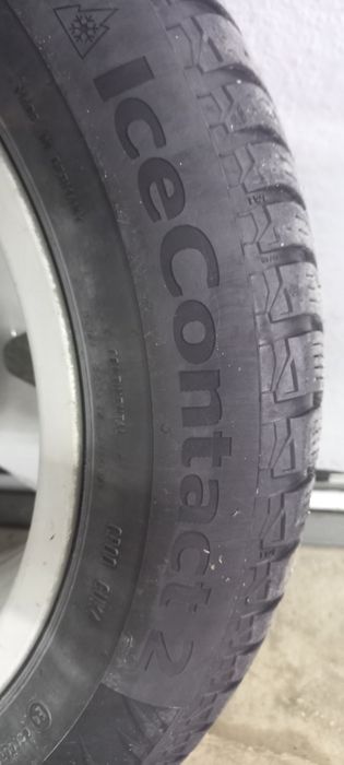 Продам зимние шипованные шины Continental