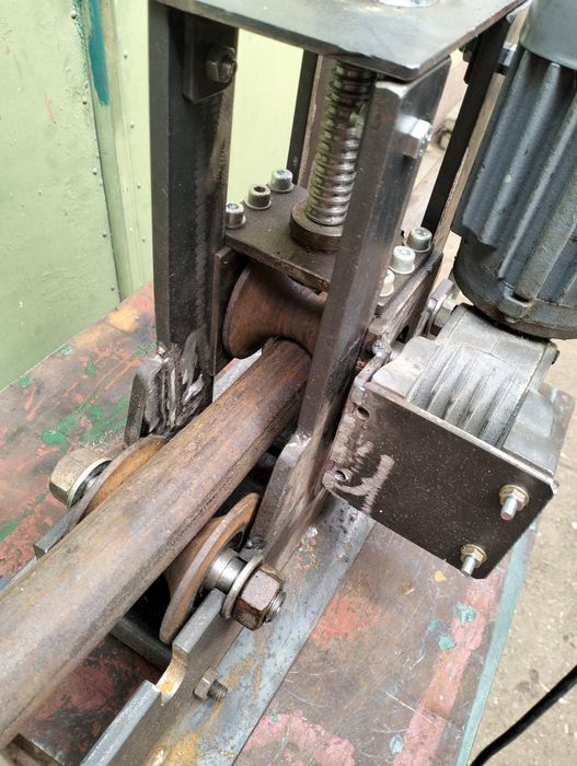 Vând mașină de roluri țeavă rotundă și pătrată acționată manual și ele