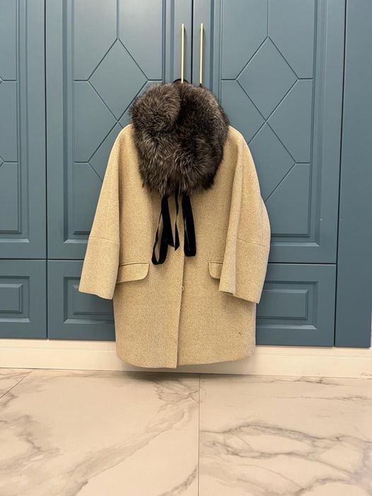 Продам пальто на теплую осень