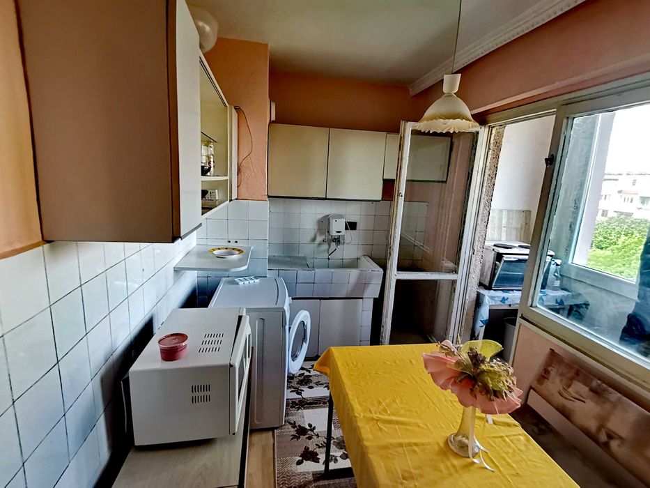 Дава се под наем Двустаен апартамент в Бургас, Славейков - 62 кв.м за 204 € - Снимка #2