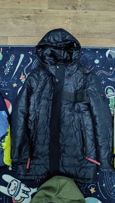 Продам детские куртки