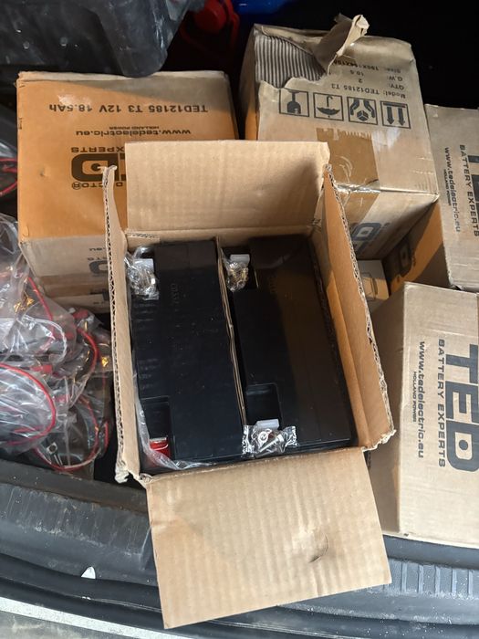 Vand baterii noi Ted