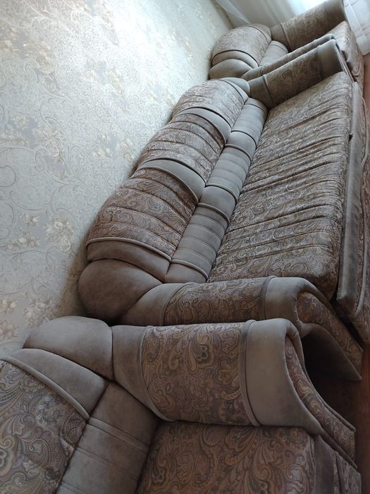 Продам диван с креслами