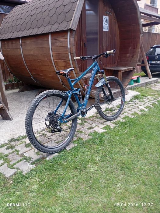 Bicicleta full suspenșan