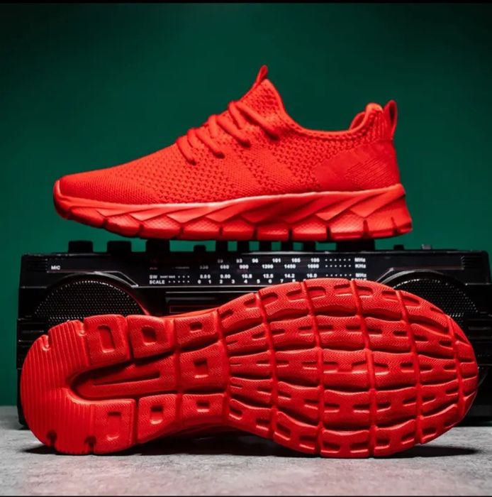 Маратонки(чисто-нови)