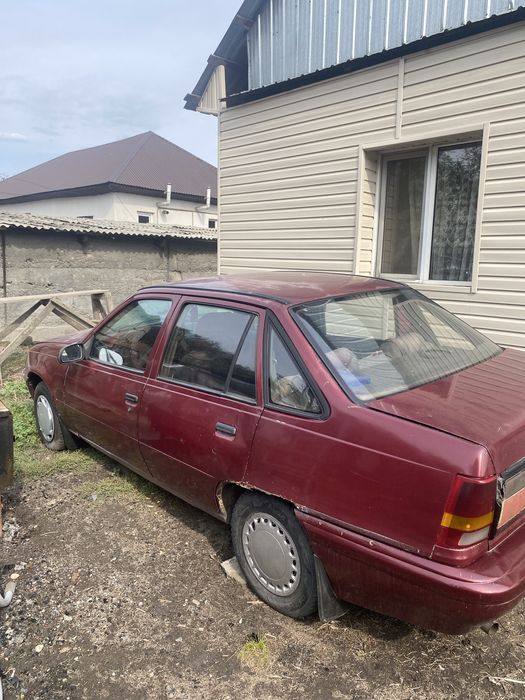 Автомобиль Daewoo Racer