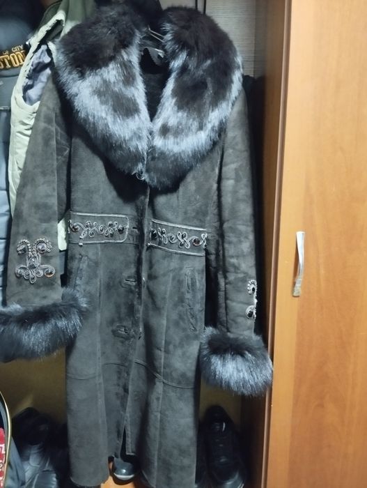 Пальто сотилади.