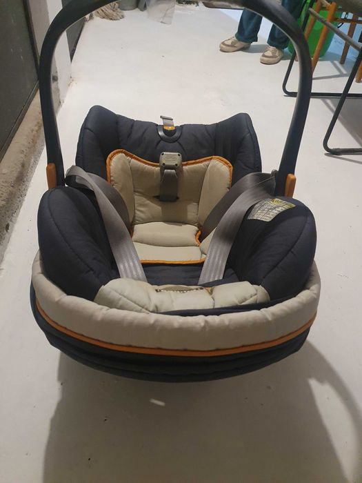 Бебешко столче / кош за кола Chicco + Isofix база