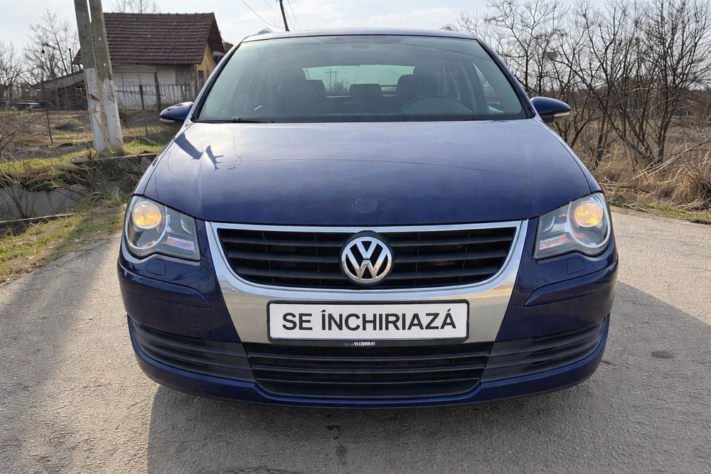 Închiriez VW Touran 7 locuri – Diesel, consum mic