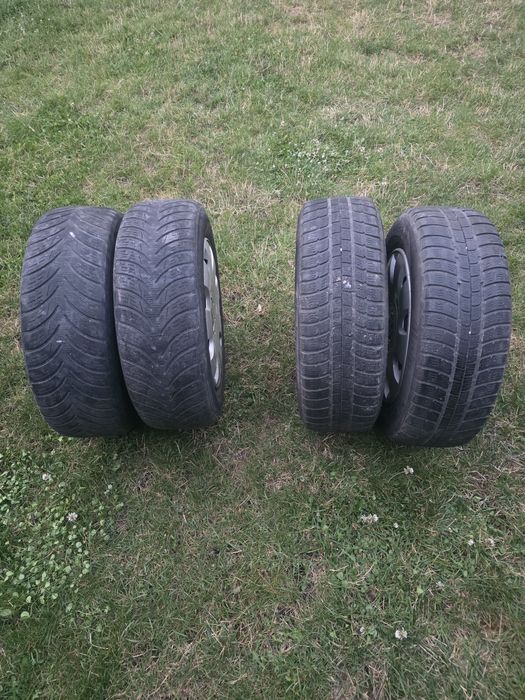 Vând 4 jante  R 15 + cauciucuri , pentru Golf 5