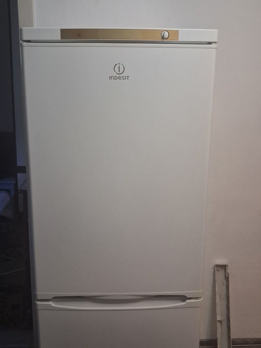 Продам холодильник INDESIT