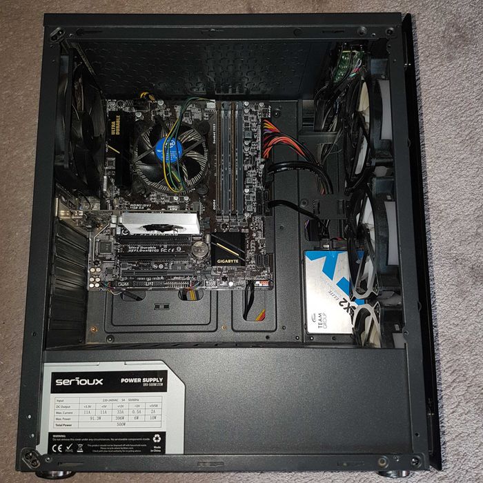 PC desktop cu carcasa RGB n'Joy