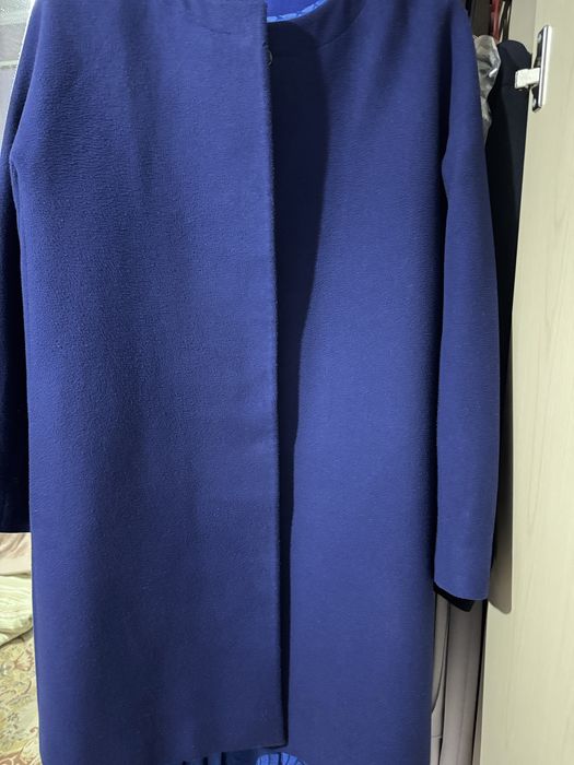 Пальто, синего цвета,  размер 46, с карманами и без воротника