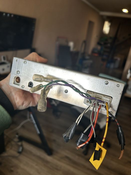 Автомагнитола Clarion