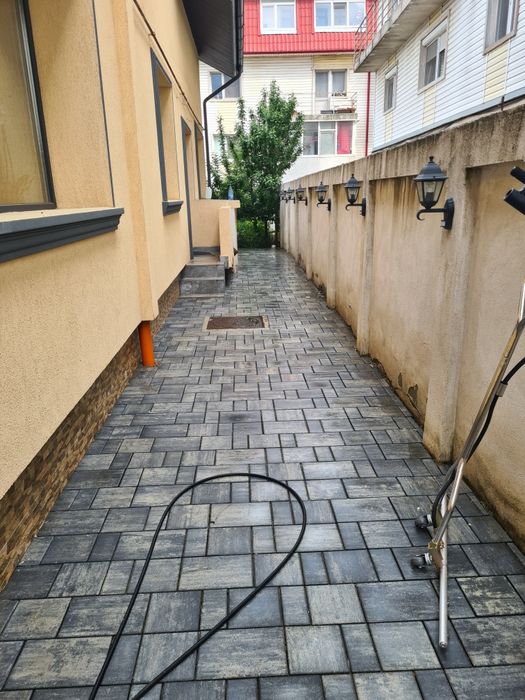 Spălare și curățare profesionala de pavele, fațade terase beton