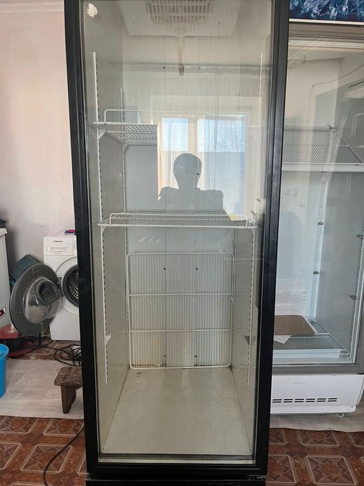 Продам холодильники витринные