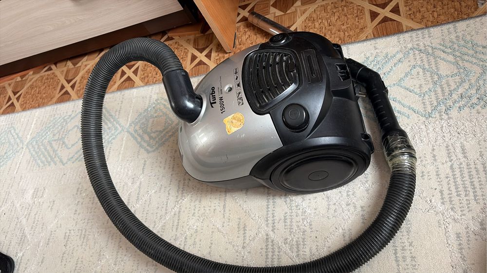 Продам гладильную доску и пылесос