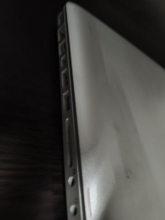 Продам МакБук в хорошем состоянии