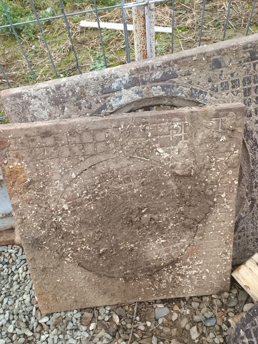 Capac complet din fontă