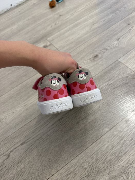 Продам кеды для девочек Adidas оригинал 32р