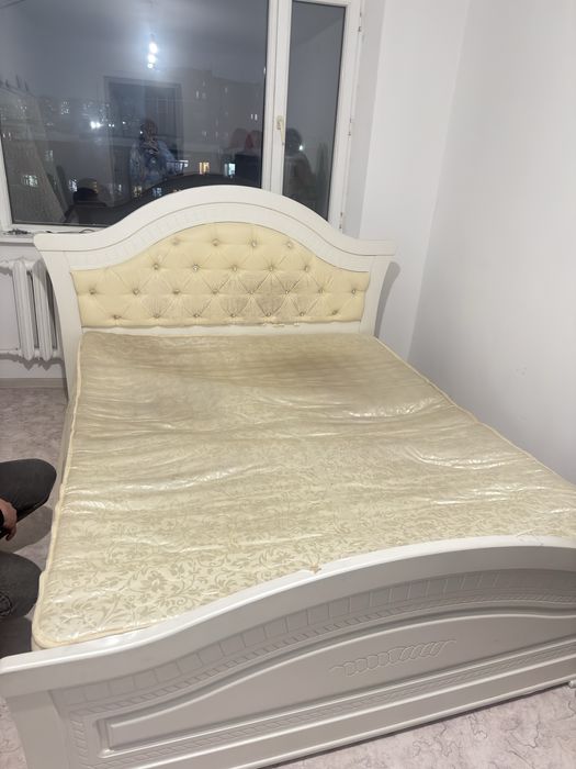 Кровать двуспальная