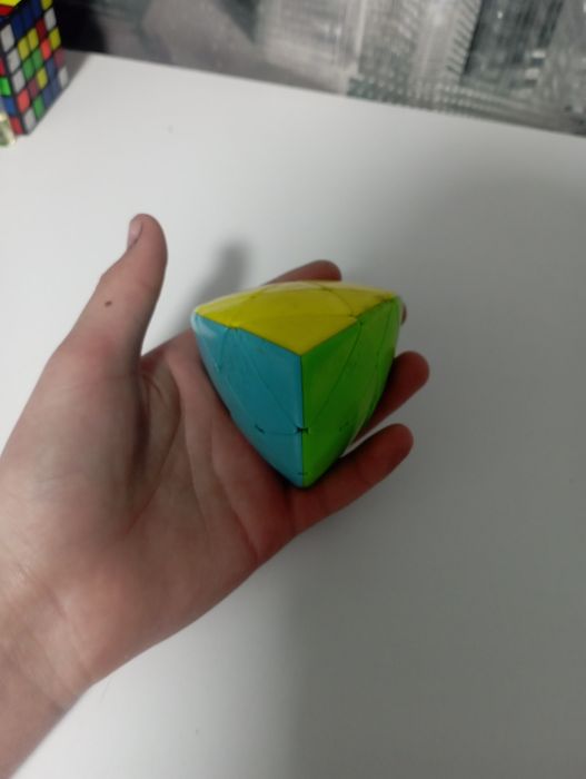 Продам вот такой странный кубик рубик