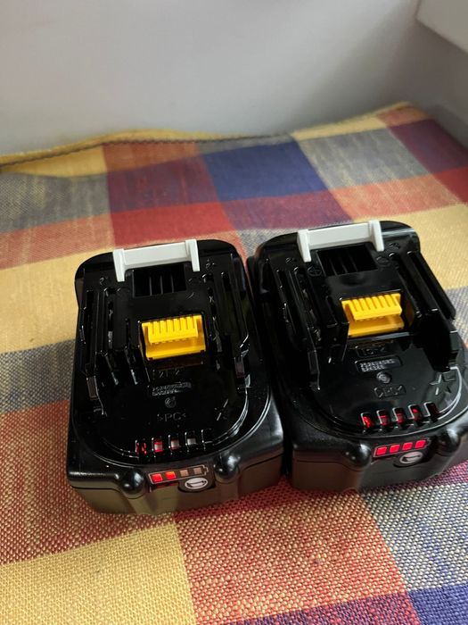 Set 2 Acumulatori Makita 5Ah 18V NOI originali pendular șoricel Makita DJV180 nou in cutie