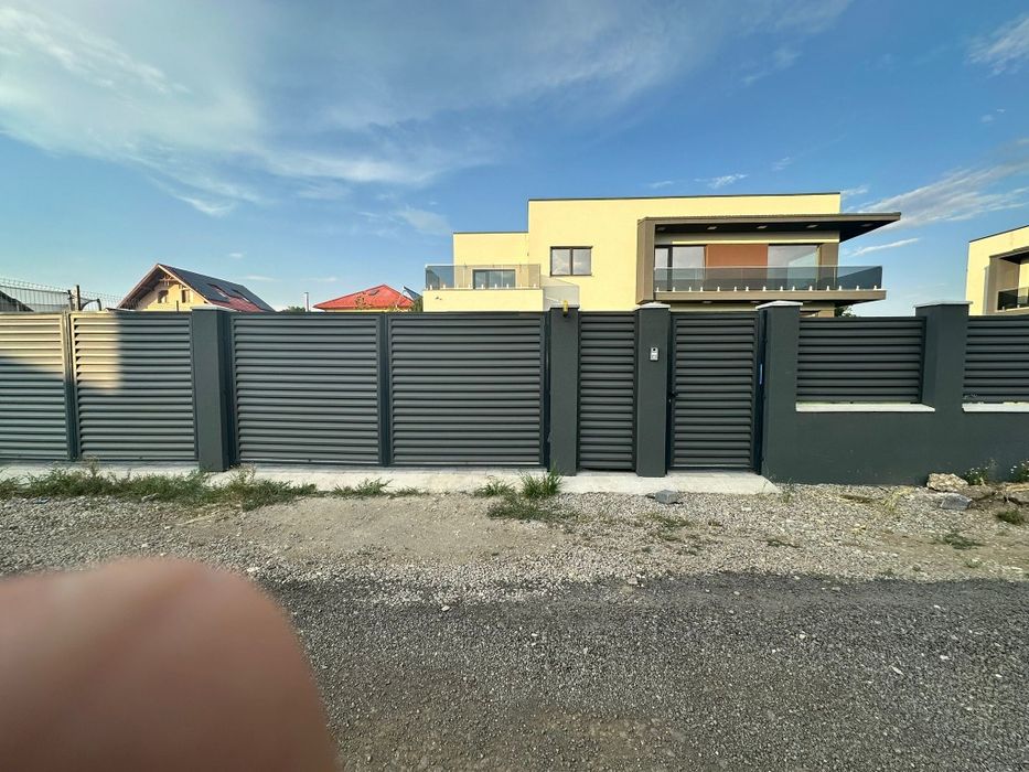 Garduri și porți stil jaluzea șipcă metalică tabla cutata