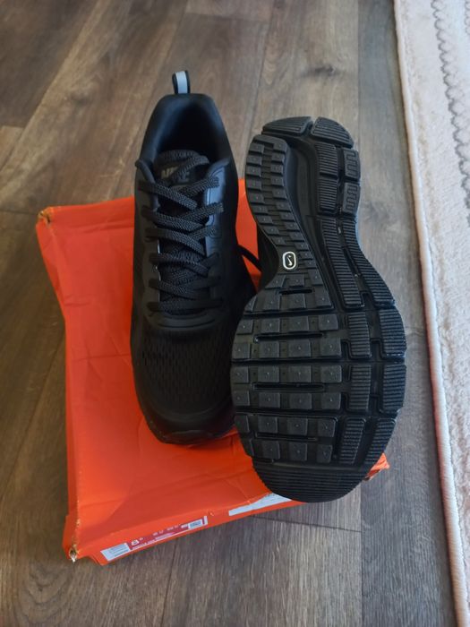 Продам новые кроссовки