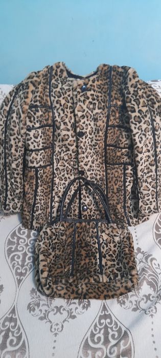 Пальто с сумкой на весну и осень.7000 тг.