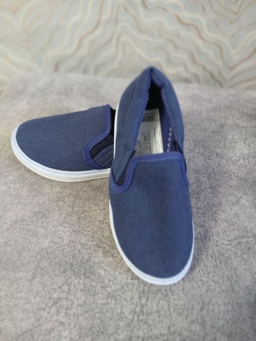 Продам кеды для девочек