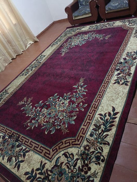 Продаются ковры. Ярко бордового и кофейного цвета. Ворот высокий