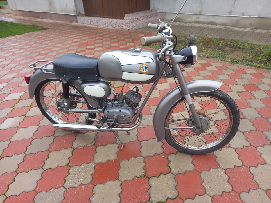 Vând motocicletă de colecție