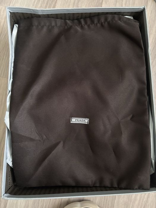 Продам кроссовки PRADA