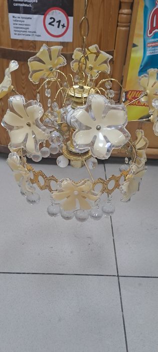 Люстра .Цена 5000 тенге.