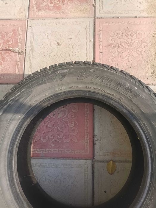 Зимние шины б/у .