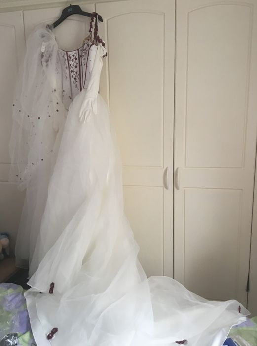 Булчинска рокля на английската марка Sincerity, размер 52