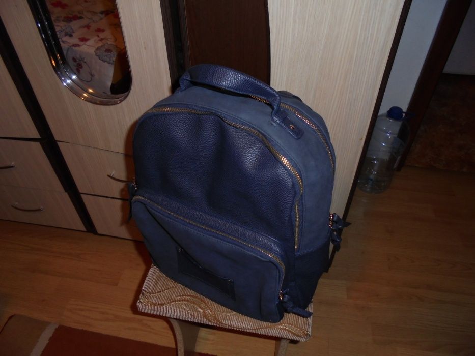 Ruxac de Dama,Nou,Impecabil,cu 4 compartimente.Pret-150 de Lei .