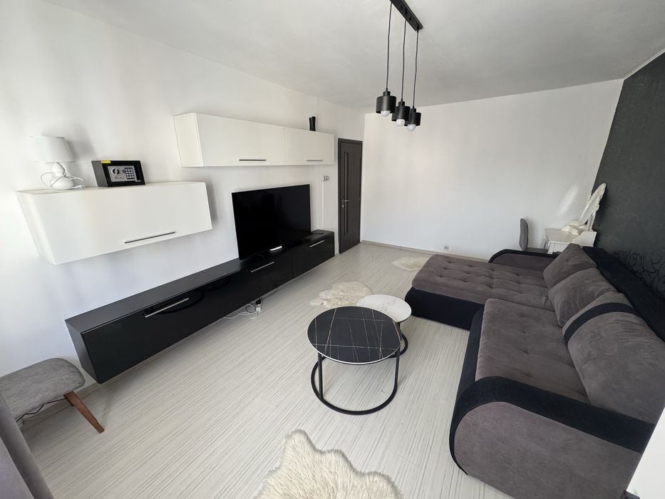 Inchiriez apartament 2 camere 54mp etaj 3 str 9 Mai