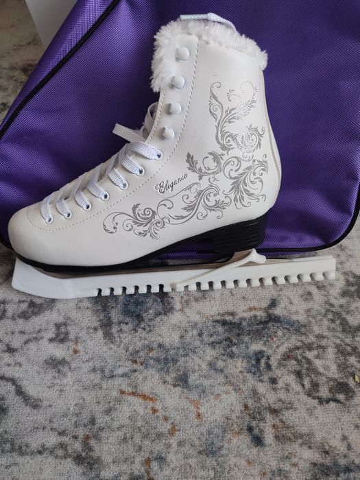 Продам женские коньки.