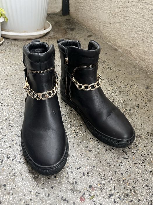 Удобни равни зимни боти