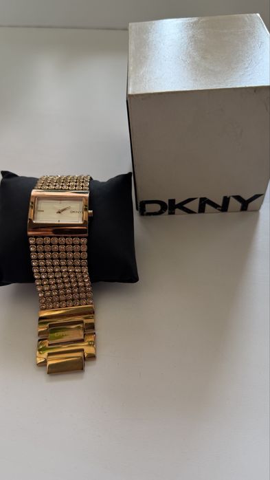 Продам часы бренд DKNY оригинал