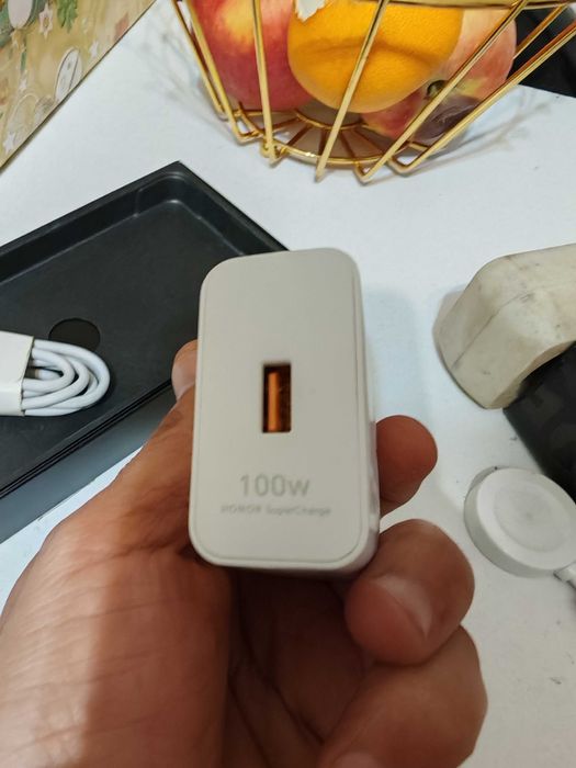 Honor Magic7 Pro/12-512/,като нов,комплект.