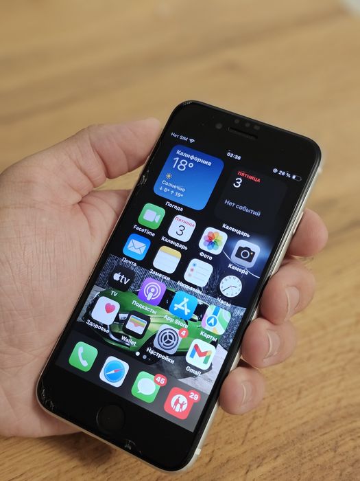 Продам iPhone SE 2020 64GB белый