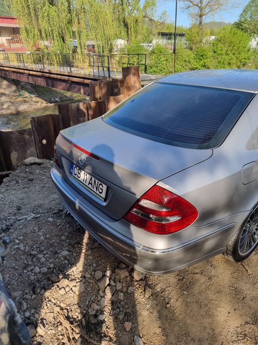 Mercedes E class w211